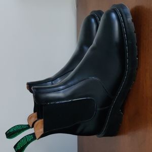 Solovair black Dealer chelsea boots in High Shine